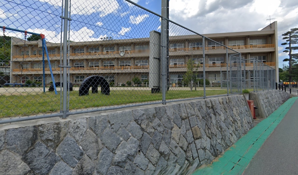 小学校　阿智村立阿智第一小学校（小学校）まで1979m