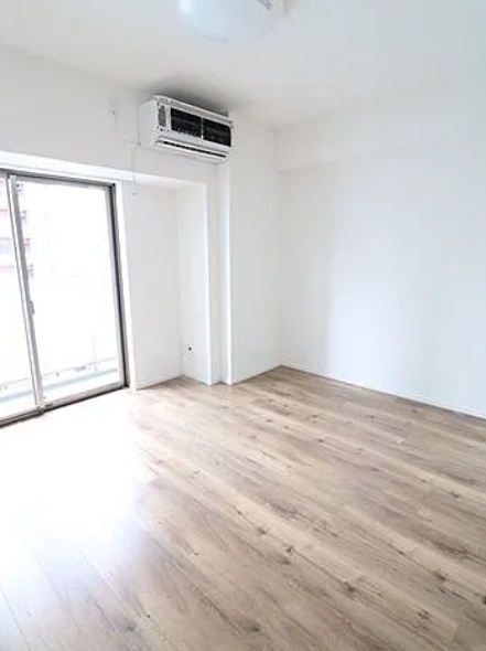 居室・リビング　※同建物内の別部屋参考写真です