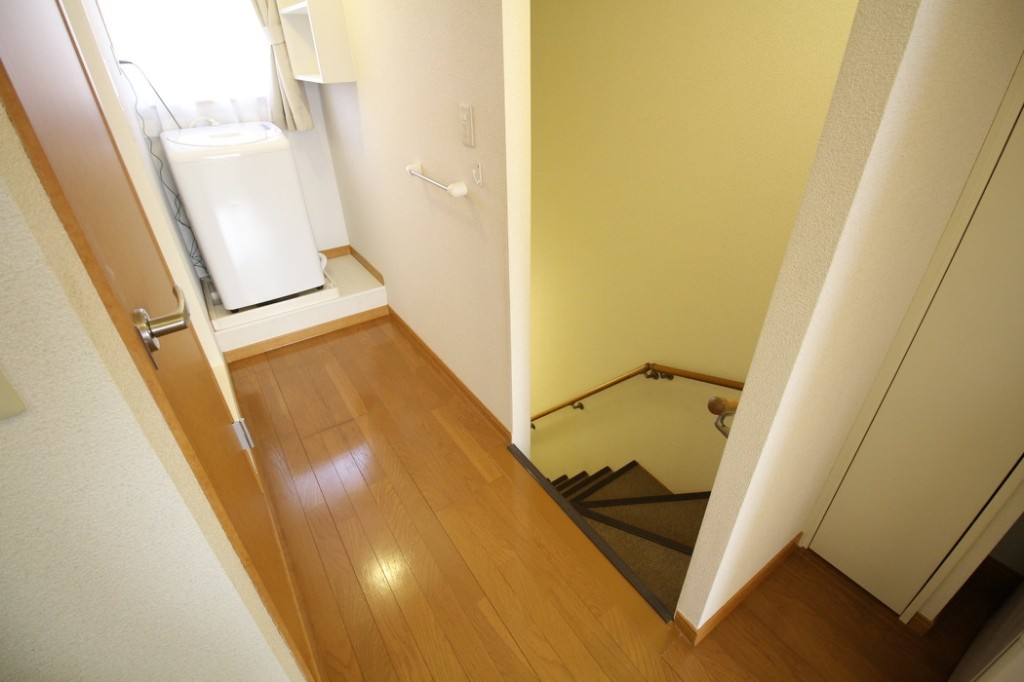 その他　室内階段～廊下（2Ｆ部屋の場合）