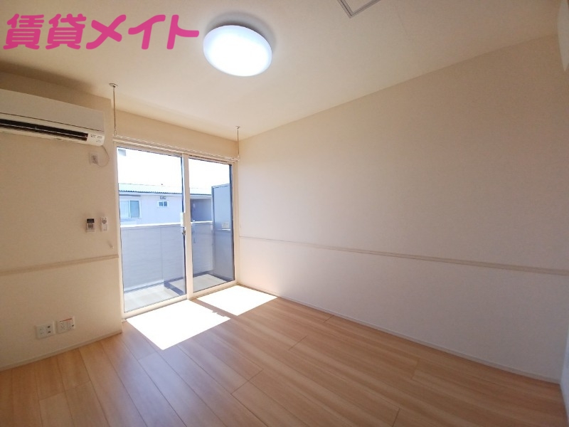 居室・リビング　同型参考写真です