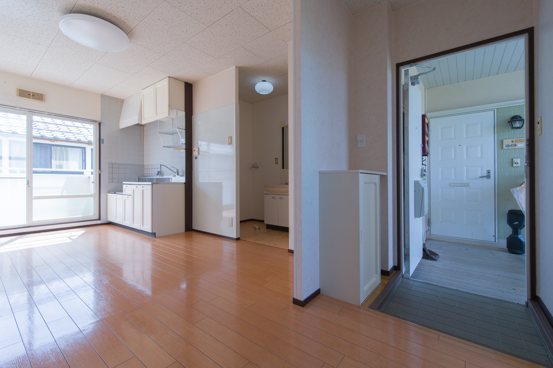 居室・リビング　DK8帖＋玄関