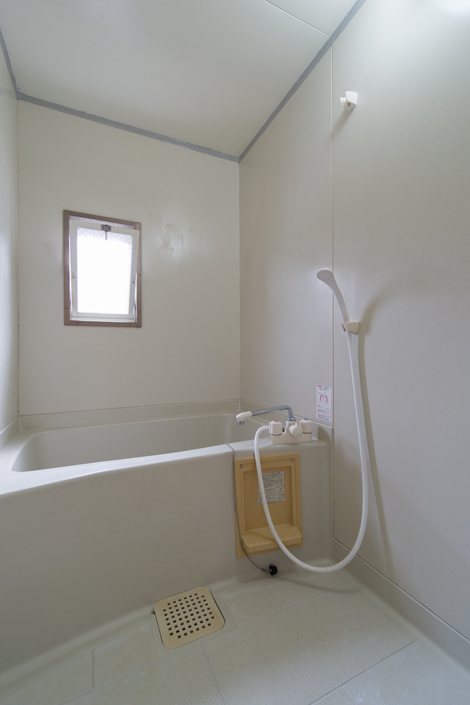バス・シャワールーム　浴室に窓あり