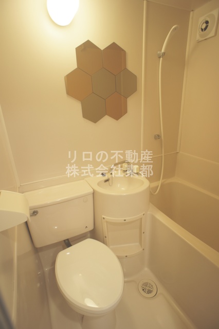 バス・シャワールーム　お掃除しやすい☆洗面台付き３点ユニットです☆