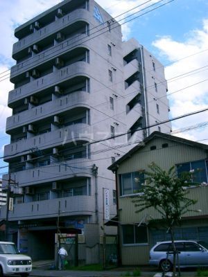 名古屋市熱田区中出町のマンションの建物外観