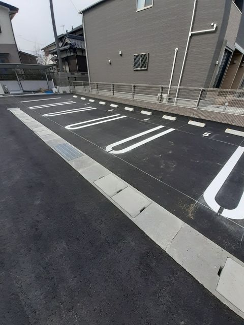 【山陽小野田市南竜王町のアパートの駐車場】