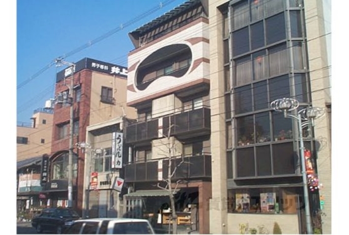 京都市下京区東境町のマンションの建物外観