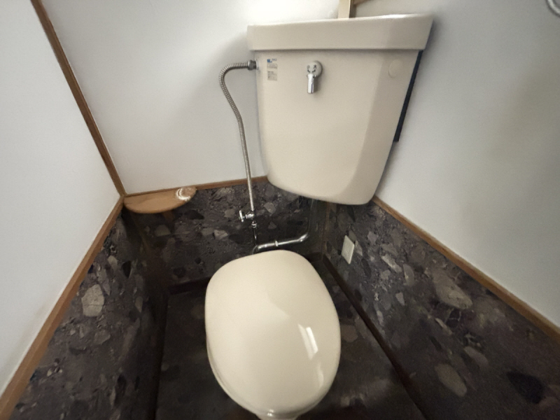 トイレ　※クリーニング前の写真になります