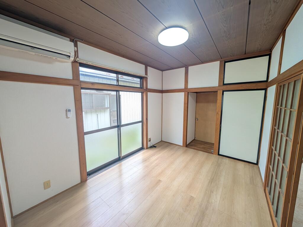 青塚住宅の居間写真