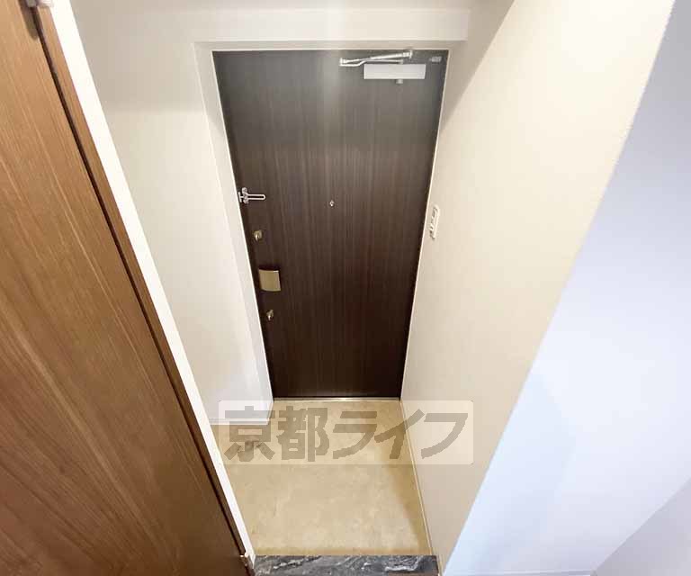 【京都市右京区太秦下角田町のマンションの玄関】