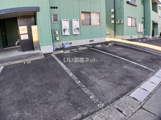 【岩沼市藤浪のアパートの駐車場】