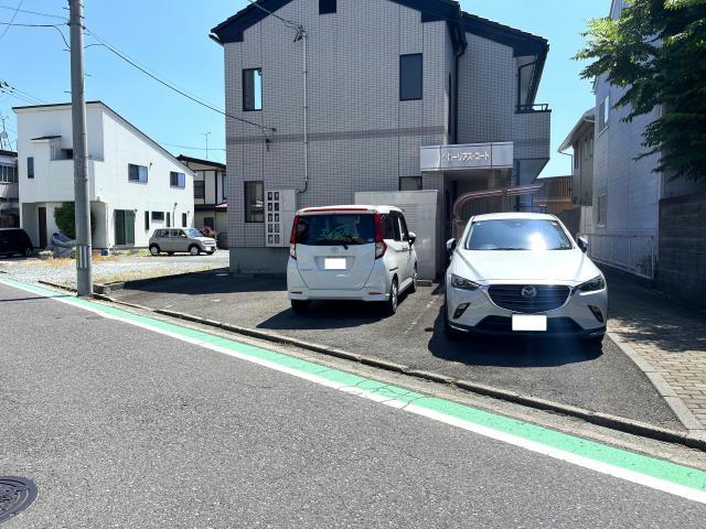 【郡山市長者のマンションの駐車場】