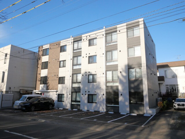 【ｐａｔｉｏ豊平公園の建物外観】