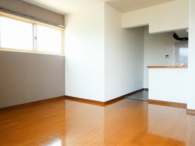 居室・リビング　写真は201号室です。（参考）