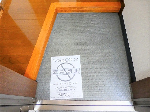 玄関　写真は201号室です。（参考）