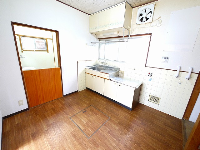 居室・リビング　ご家族で団らん出来キッチンスペースです。