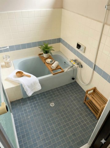 バス・シャワールーム　家具家電はイメージ