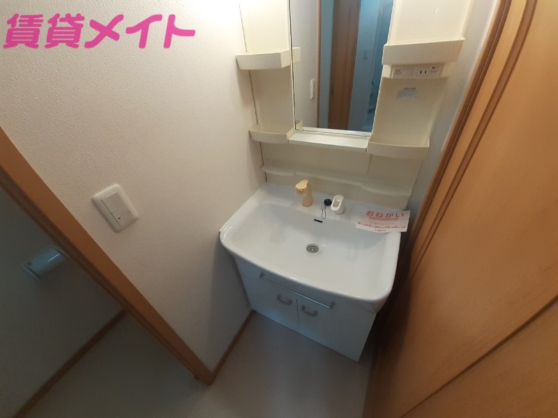 洗面設備　同型参考写真