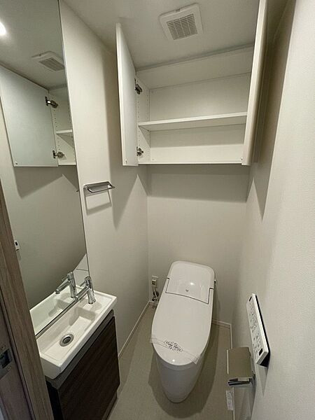 トイレ　別タイプ部屋　参考写真です