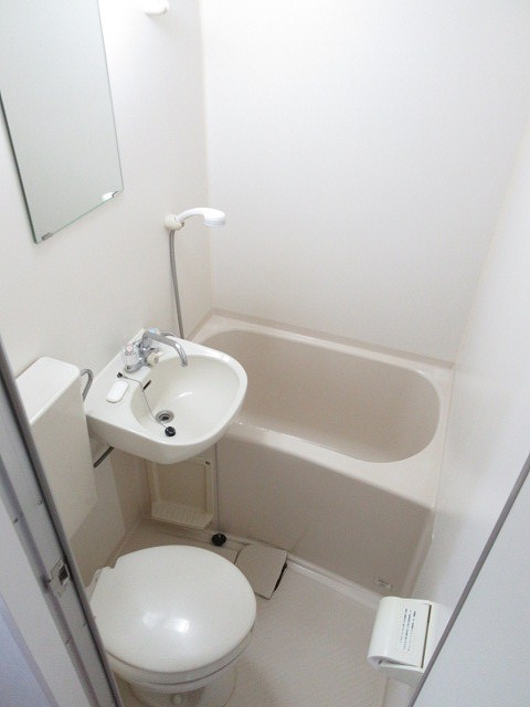 バス・シャワールーム　室内は現況を優先します