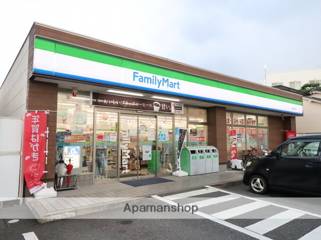 コンビニ　ファミリーマート（コンビニ）まで854m