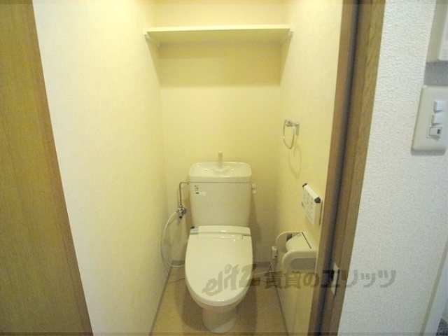 トイレ　上部収納付きです。