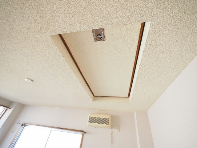 その他部屋・スペース　屋根裏への階段