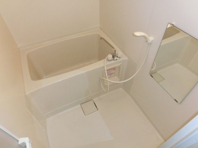 バス・シャワールーム　バストイレ別です