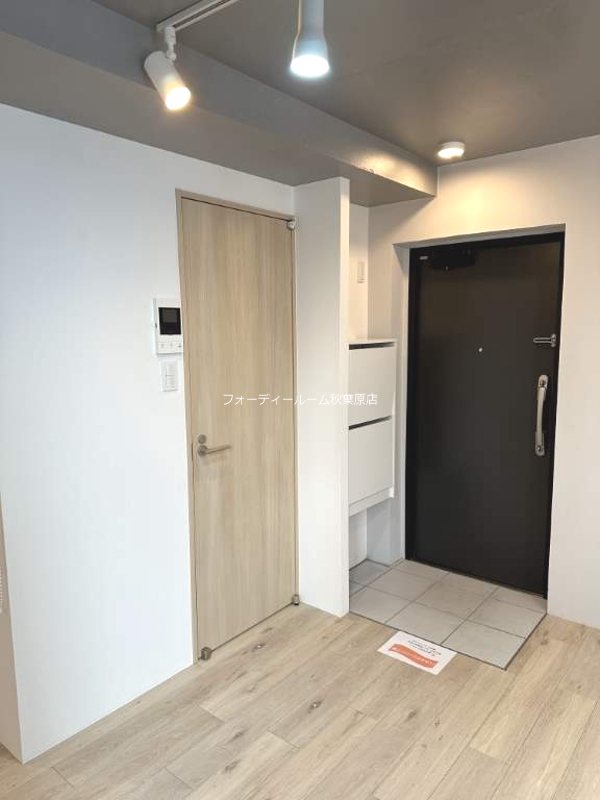 玄関　《見学予約受付中》モダンなデザイナーズ物件！