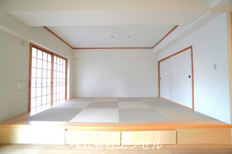 その他部屋・スペース　ゆったりくつろげる小上がりの和室です。