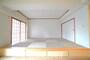 その他部屋・スペース　ゆったりくつろげる小上がりの和室です。