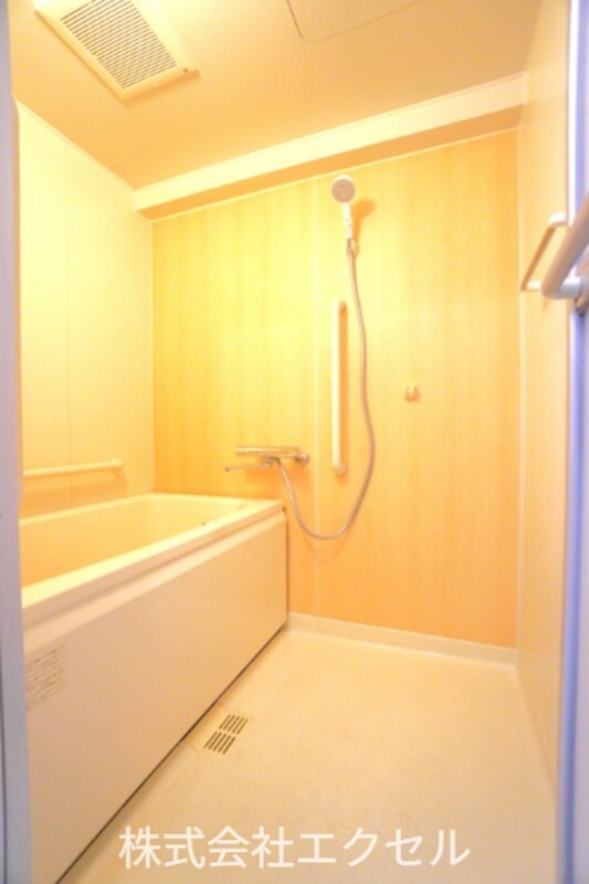 バス・シャワールーム　追い焚き機能付きです。