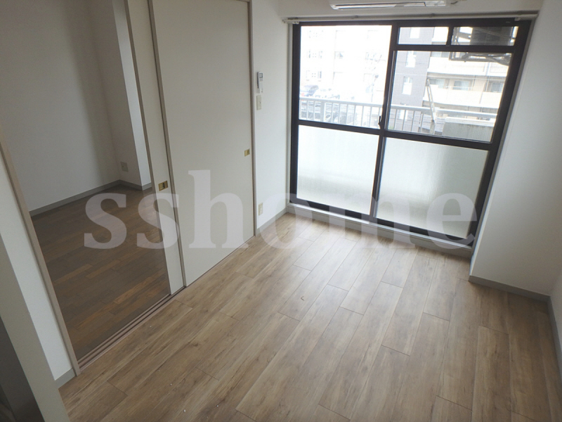 居室・リビング　明るい室内