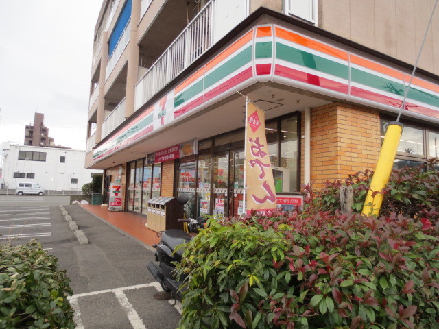 コンビニ　セブンイレブン（コンビニ）まで300m