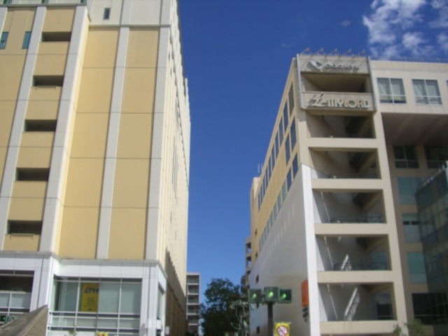 ショッピングセンター　小田急マルシェ新百合ヶ丘（ショッピングセンター）まで501m