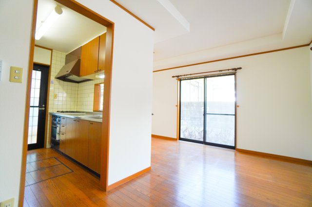 居室・リビング　こちらの居間で趣味の時間をお楽しみください