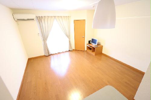 居室・リビング　当社人気のゆとりある居室でくつろぎの空間を！