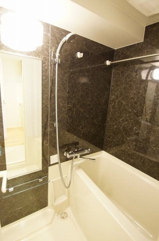 バス・シャワールーム　バスルーム