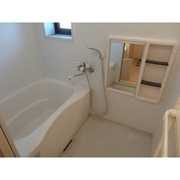 バス・シャワールーム　※リフォーム中または入居中のため写真は同棟別室