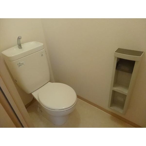 トイレ　※リフォーム中または入居中のため写真は同棟別室