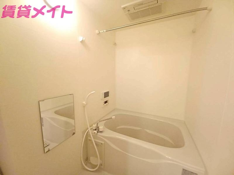 バス・シャワールーム　同型反転タイプのお写真です