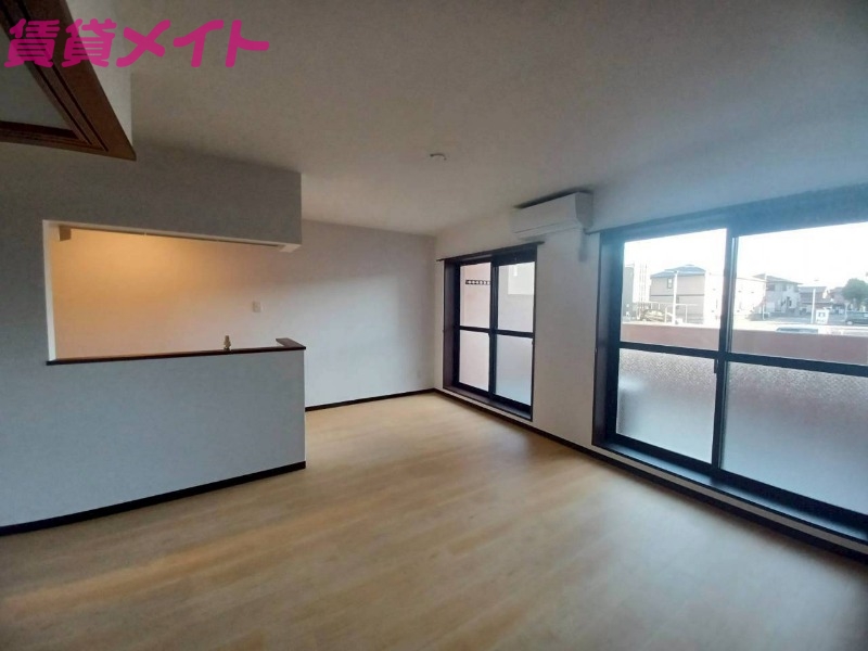 居室・リビング　同型反転タイプのお写真です