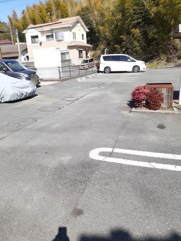駐車場　車をお持ちの方に嬉しい駐車場付きの物件です
