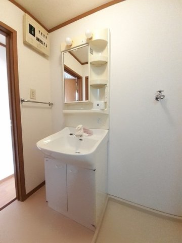 洗面設備　コンパクトで使いやすい洗面所