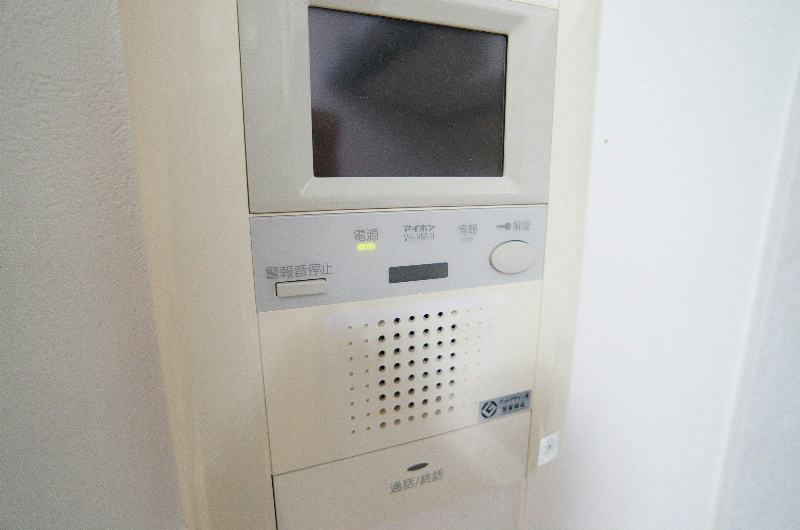 セキュリティ　TVインターホンで防犯面も配慮。訪問者の顔が見えるため、急な