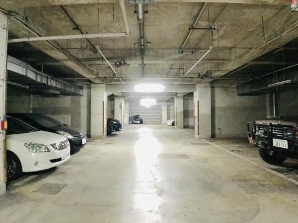 駐車場　駐車場があるので、車を買う予定の方も安心です