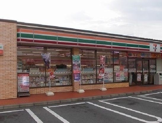 コンビニ　セブンイレブン（コンビニ）まで500m