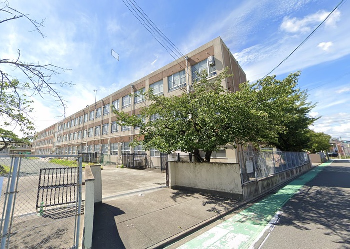中学校　名古屋市立長良中学校（中学校）まで1900m