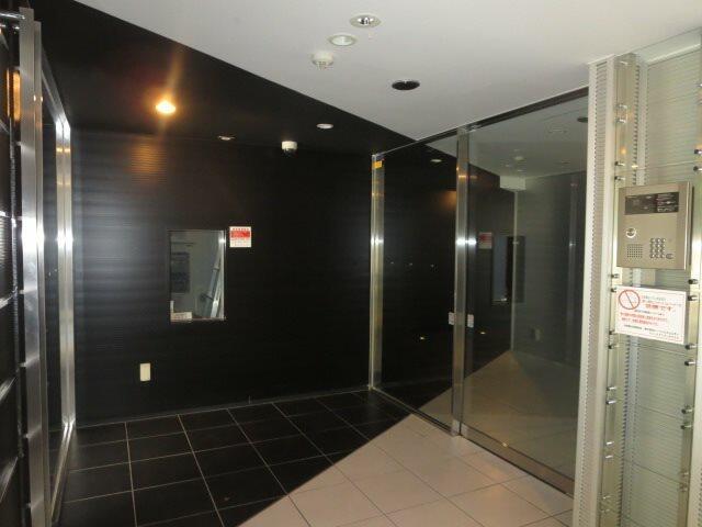 エントランス　ゆとりのあるエントランスです