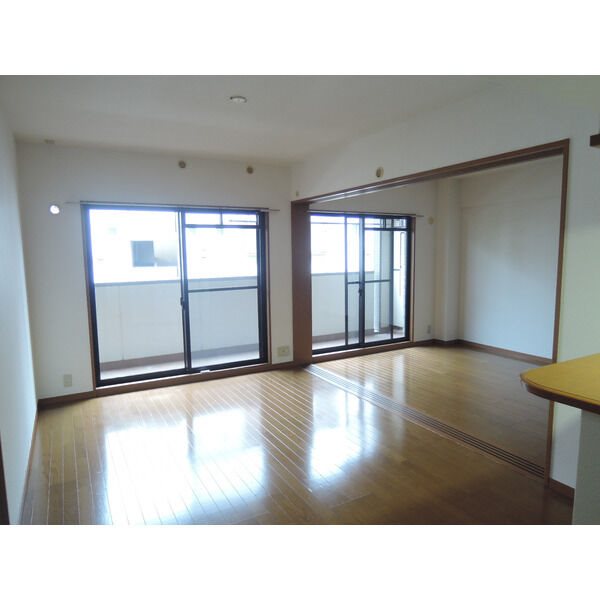 居室・リビング　リビング　※別号室参考写真