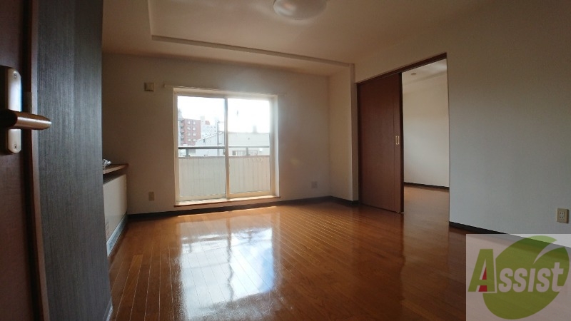 居室・リビング　広くてキレイなお部屋が広がっていて、充実した生活が送れそう。